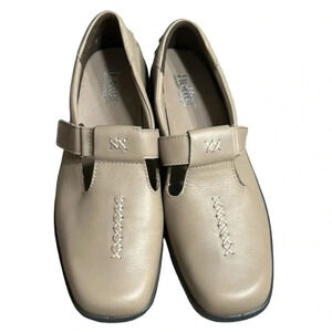 HOTTER , shoes,women leather,T Trap ,Velcro,slip on shoes .Embroidered,size 9